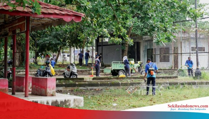 Tak Mau Lingkungan Kumuh, PT Timah dan Stakeholder Gelar Jumat Bersih di Taman Sari Sungailiat