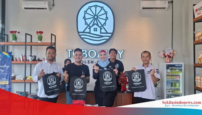 Wabup Debby Sidak Toko Ritel, Pastikan Larangan Plastik Sekali Pakai Dijalankan