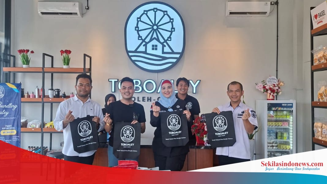 Wabup Debby Sidak Toko Ritel, Pastikan Larangan Plastik Sekali Pakai Dijalankan