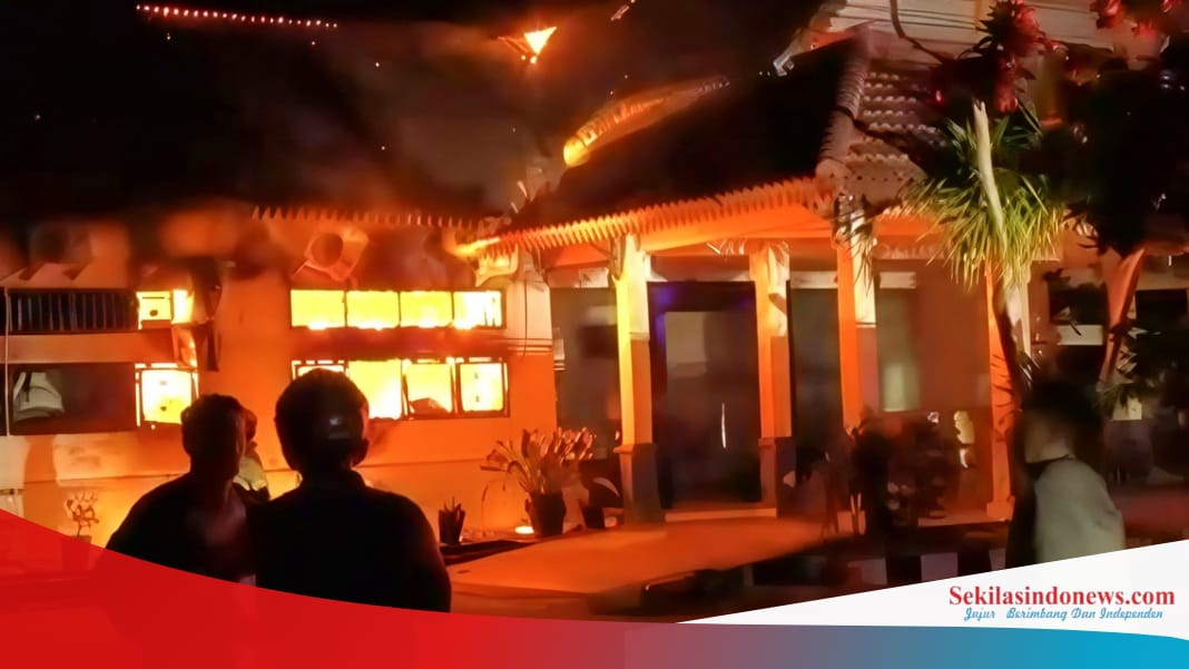 Si Jago Merah Lalap Kantor Dishub Babel, Penyebab Kebakaran Masih Misterius