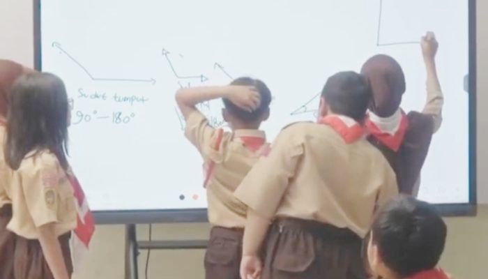 Papan Tulis Interaktif Disorot Dunia : Indonesia Bertransformasi ke Pendidikan Digital Modern