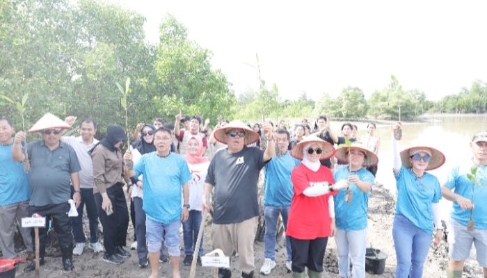 Gubernur ajak masyarakat jaga lingkungan dan perkuat ekonomi pesisir bersama