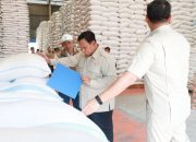 Usai Beri Arahan Ketua DPRD Se-Indonesia, Prabowo Sidak Gudang Bulog Danurejo Pastikan Stok Beras Aman