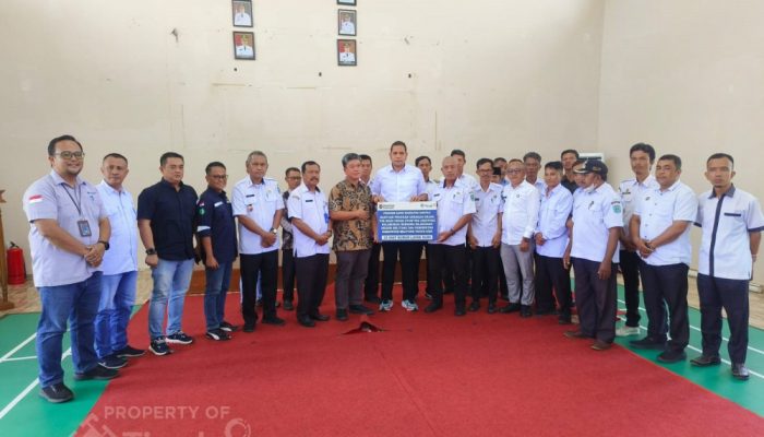 Bersama Kejari, PT Timah Bantu Renovasi Rumah Warga Demi Tekan Kemiskinan
