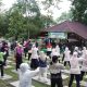 Di Bawah Rindangnya Pepohonan, PT Timah Ajak Masyarakat Hidup Sehat Lewat Senam Bersama 
