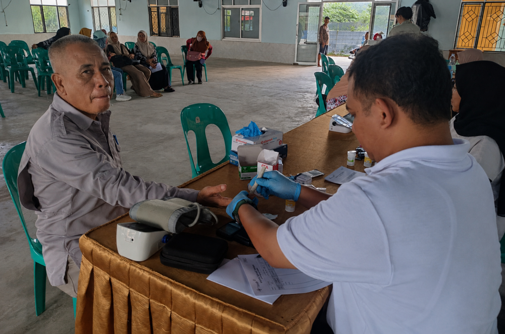 Mobil Sehat PT Timah Hadir di Desa Padang
