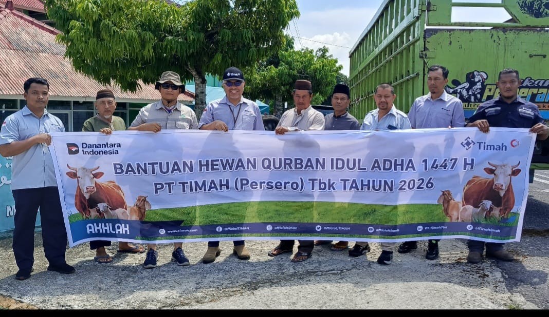 Warga Bangka Barat Sambut Antusias Bantuan Hewan Kurban dari PT Timah