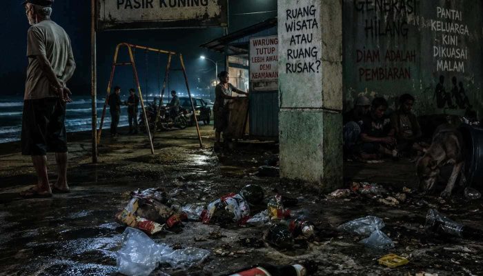 Dari Ombak ke Botol Miras: Tragedi Sosial yang Perlahan Menenggelamkan Pantai Pasir Kuning