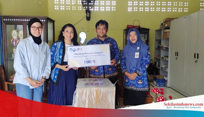 JFX Salurkan Bantuan Komputer untuk Sekolah dan Hewan Kurban di Bangka Belitung