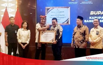 Riza Herdavid Terima Penghargaan atas Komitmen Perkuat Posbankum di Basel