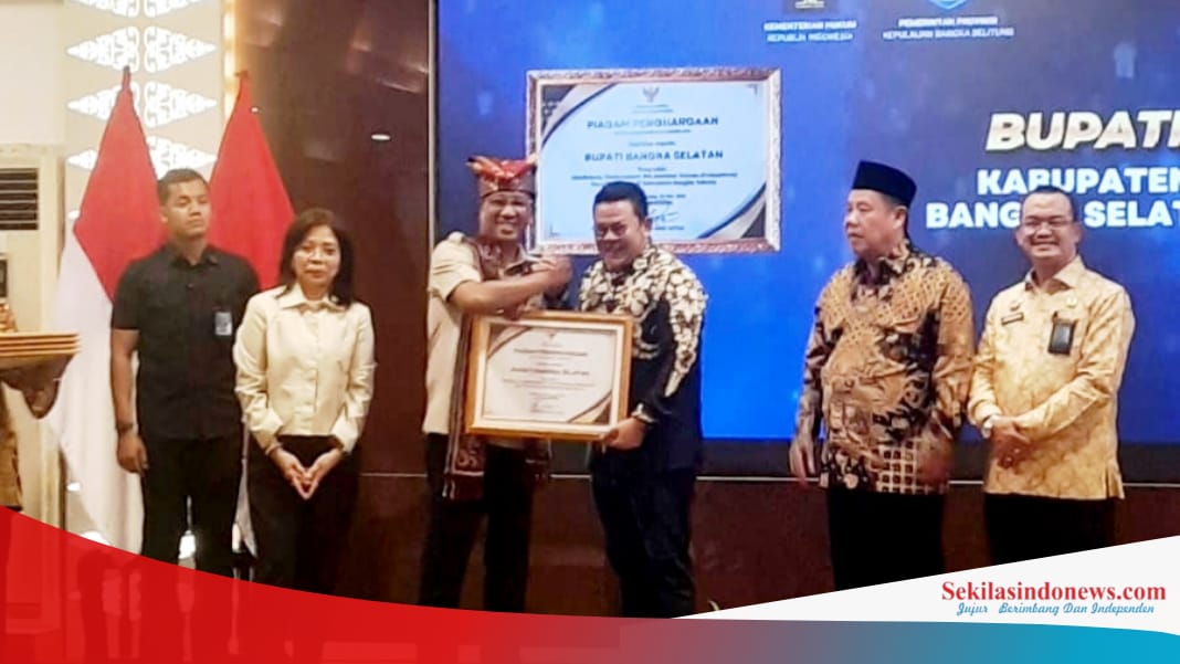 Riza Herdavid Terima Penghargaan atas Komitmen Perkuat Posbankum di Basel