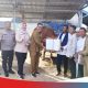Riza-Debby Serahkan Sapi Kurban Limousin Bobot 1 Ton dari Presiden Prabowo ke Desa Paku