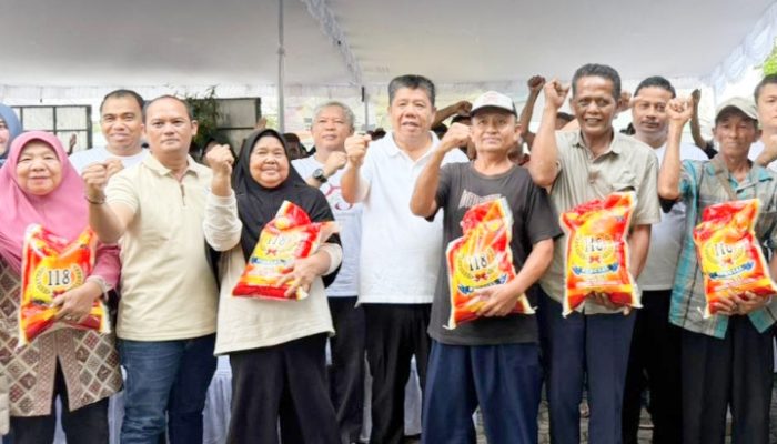 Bantuan sosial disalurkan bagi warga kurang mampu di Selindung Lama Pangkalpinang