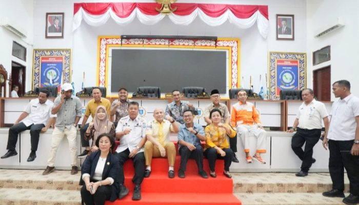Aksi Mahasiswa UBB di DPRD Babel, Gubernur Hidayat Arsani Tunjukkan Komitmen Nyata untuk Pendidikan dan Buruh
