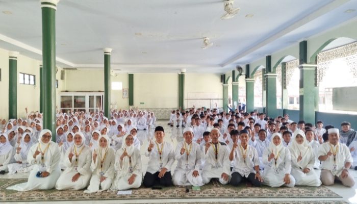 Tanamkan Ketakwaan Sejak Dini, Siswa Kelas 8 SMPN 1 Cilegon Ikuti Manasik Haji