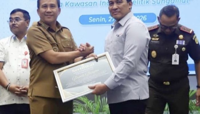 Bupati Fery Insani menilai sinergi pemerintah dan perusahaan penting mendorong pertumbuhan daerah.