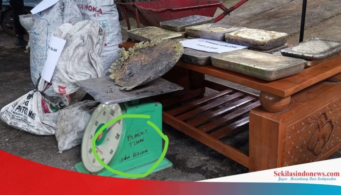Terkuak! Timbangan Bertuliskan BUMDes Tukak Ditemukan di Lokasi Peleburan Timah Ilegal