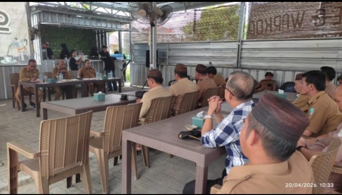 Program pembangunan desa dan pengelolaan anggaran menjadi pembahasan utama rapat evaluasi.