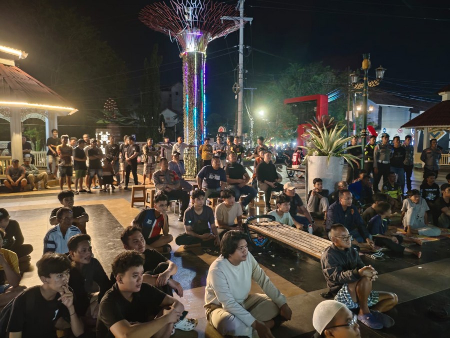 Ratusan Masyarakat Padati Simpang Lima Toboali, Nobar Brasil vs Jepang