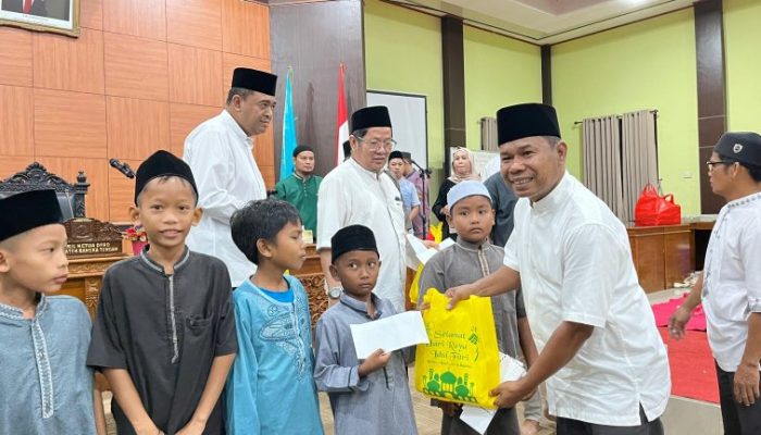 DPRD Bangka Tengah Santuni 150 Anak Yatim, Bagikan Sembako Saat Ramadan