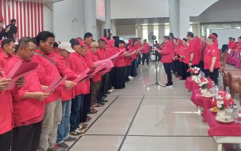 PDIP Bangka Selatan Lantik Pengurus Ranting, Rudianto Tjen: Jadilah Ujung Tombak Partai
