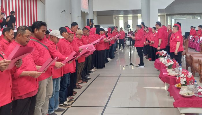 PDIP Bangka Selatan Lantik Pengurus Ranting, Rudianto Tjen: Jadilah Ujung Tombak Partai