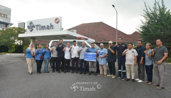 Perkuat Akses Layanan Kesehatan, PT Timah Serahkan Ambulans untuk Warga Temberan