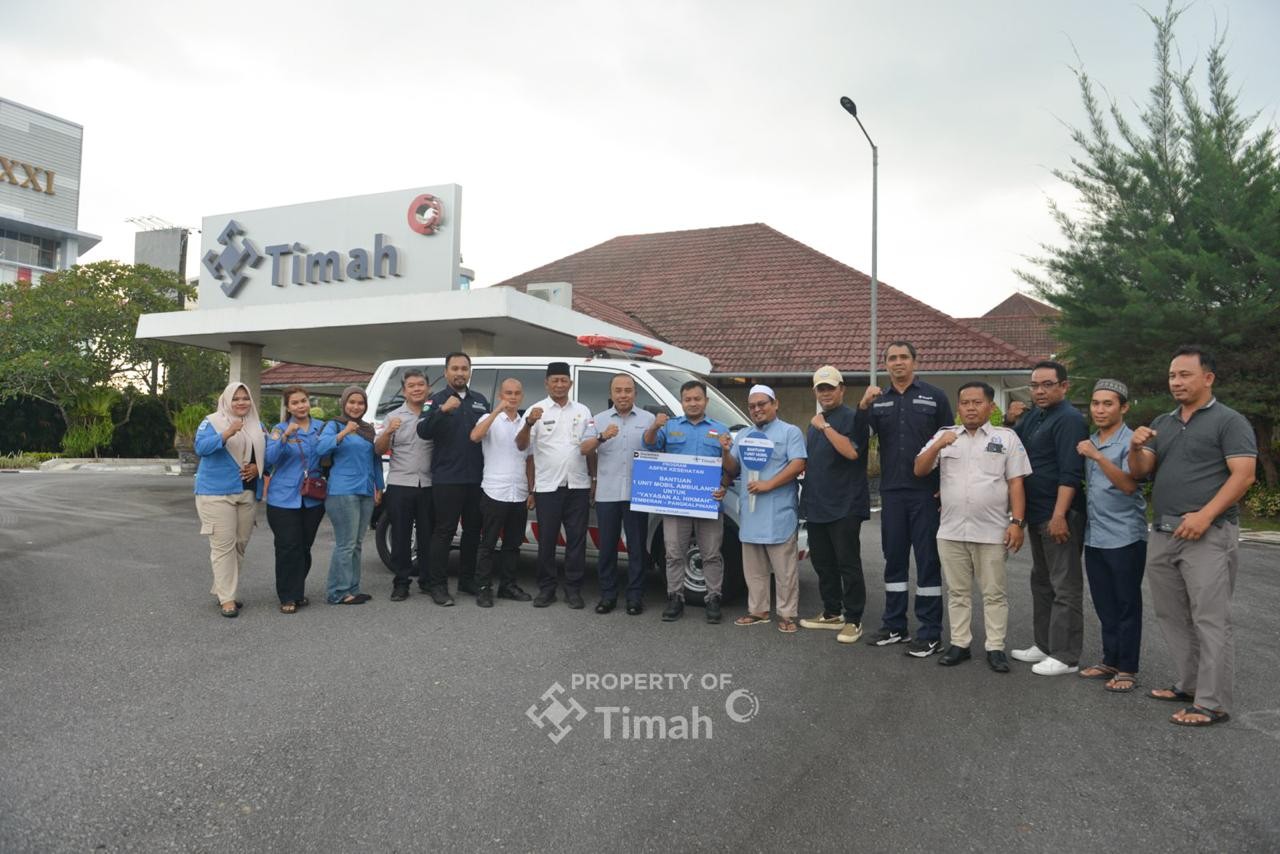Perkuat Akses Layanan Kesehatan, PT Timah Serahkan Ambulans untuk Warga Temberan