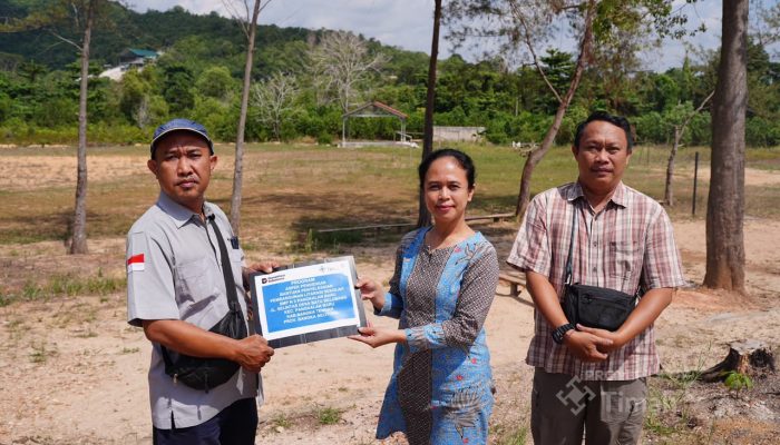 PT Timah Bantu Pembangunan Panggung Literasi SMPN 2 Pangkalan Baru