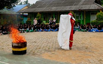 PT Timah Latih Santri Darul Furqan Hadapi Kebakaran dan Situasi Darurat