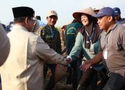 Haru Buruh Tani Lansia Rela Menunggu Prabowo Sejak Pagi, Titip Harapan Petani Makmur