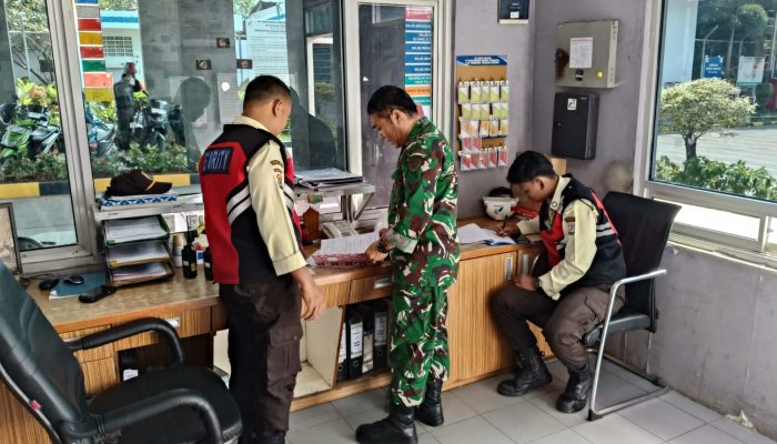 Babinsa Koramil 2303/Pulomerak Tingkatkan Ketertiban Wilayah Melalui Pendataan Warga Musiman dan SOP Ketenagakerjaan