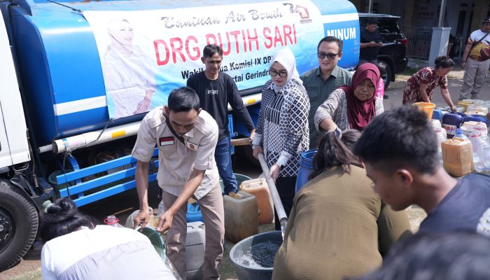 Legislator Partai GerindraSalurkan Bantuan Air Bersih untuk Warga Terdampak Kekeringan di Kabupaten Bekasi