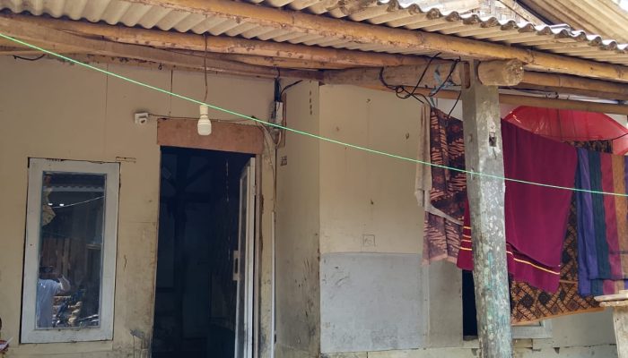 Warga Ekonomi Rendah Desa Karyabuana Ajukan Penurunan Daya Listrik ke PLN Labuan