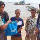 Momen Kemerdekaan, Tim Baher Bagikan Puluhan Paket Sembako untuk Nelayan Pesisir