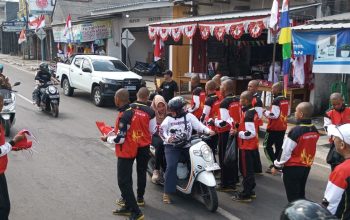 Kesbangpol Bangka Selatan dan Paskibraka Bagikan 2.000 Bendera Merah Putih ke Warga