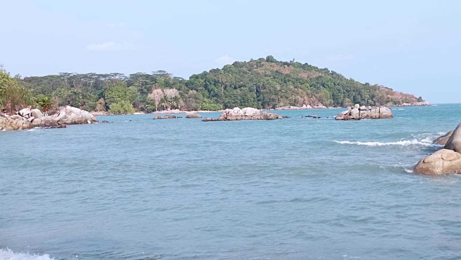Di Balik Pesona Indah, Pantai Gunung Namak Diduga Jadi Jalur Gelap Penyelundupan Timah Ilegal