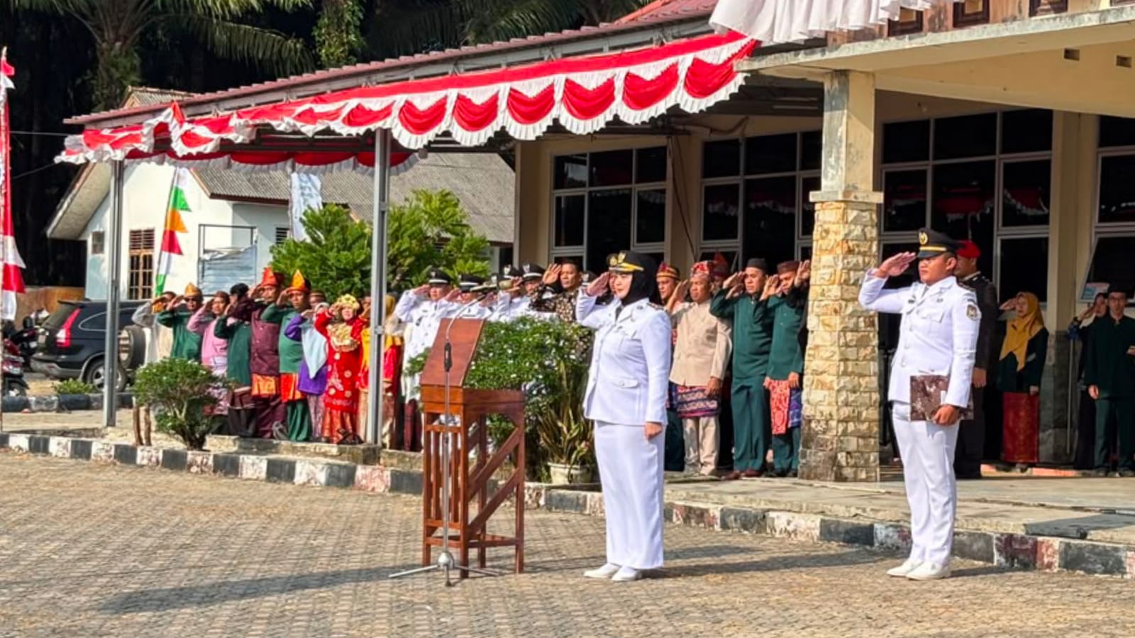 Pimpin Upacara HUT ke-81 RI di Airgegas, Wabup Debby Ajak Warga Bergerak Maju Bangun Bangka Selatan