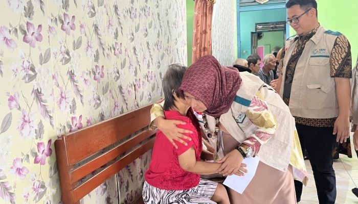 Edukasi keselamatan berkendara dikemas interaktif melalui kuis, doorprize, dan sesi tanya jawab bersama pelajar.