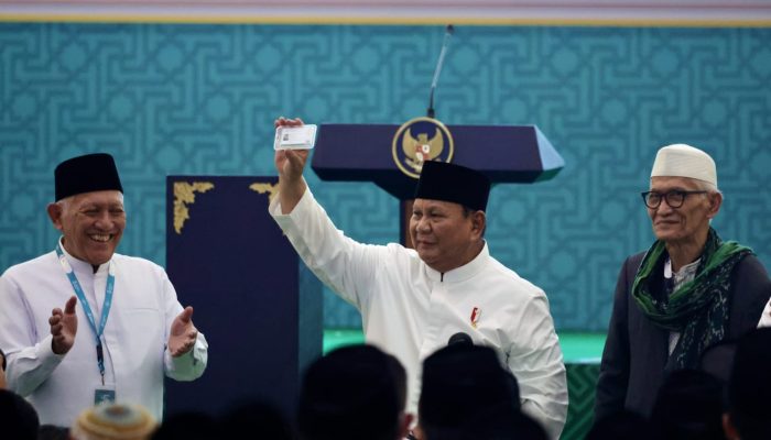 Prabowo Terima Kartu Anggota Seumur Hidup NU : Ini Kehormatan Besar bagi Saya