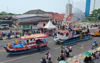 PT Timah Tampilkan Miniatur KIP dan Tugboat Timah Garuda di Pawai HUT RI Pangkalpinang