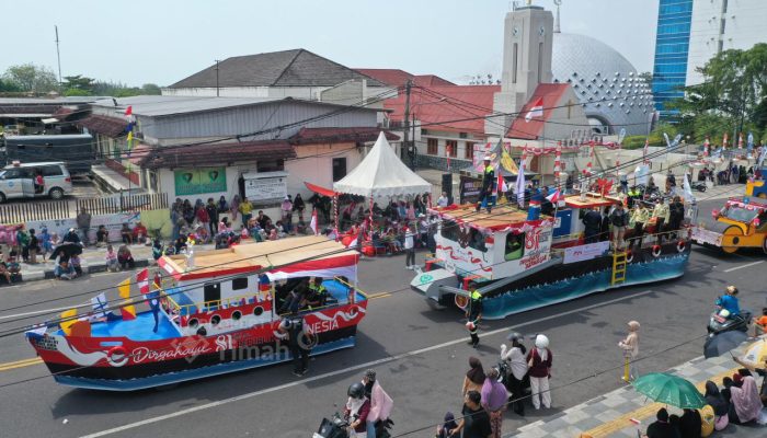 PT Timah Tampilkan Miniatur KIP dan Tugboat Timah Garuda di Pawai HUT RI Pangkalpinang