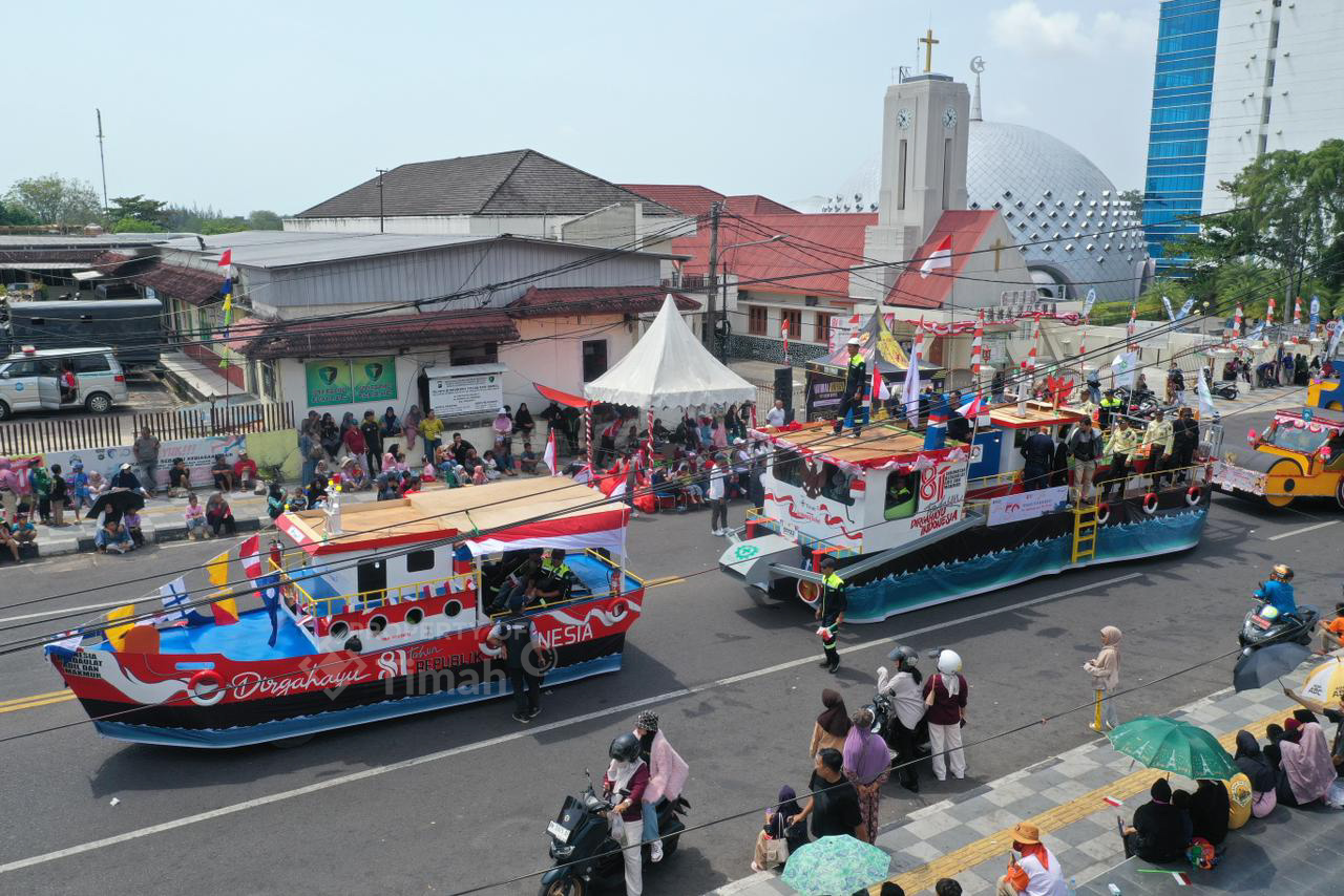 PT Timah Tampilkan Miniatur KIP dan Tugboat Timah Garuda di Pawai HUT RI Pangkalpinang
