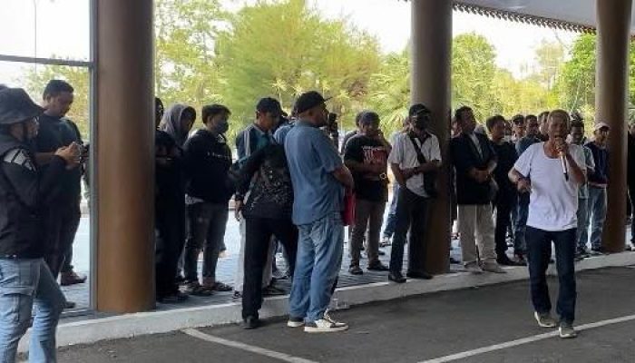 “Demo Almaster di DPRD Babel, Nasir Buka-bukaan Soal Aktivitas Tambang Ilegal”