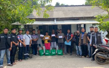 Tim BAHER dan PT Timah Kembali Bagi Sembako untuk Nelayan Pinggir