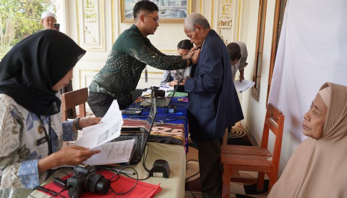 Permudah Layanan Masyarakat, Imigrasi Cilegon Gelar “Eazy Passport ” di KBIH Darul Ulum.