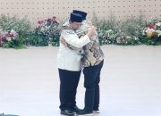Peluk Dubes Palestina, Prabowo Tak Kuasa Tahan Air Mata di Hadapan Ribuan Santri Gontor