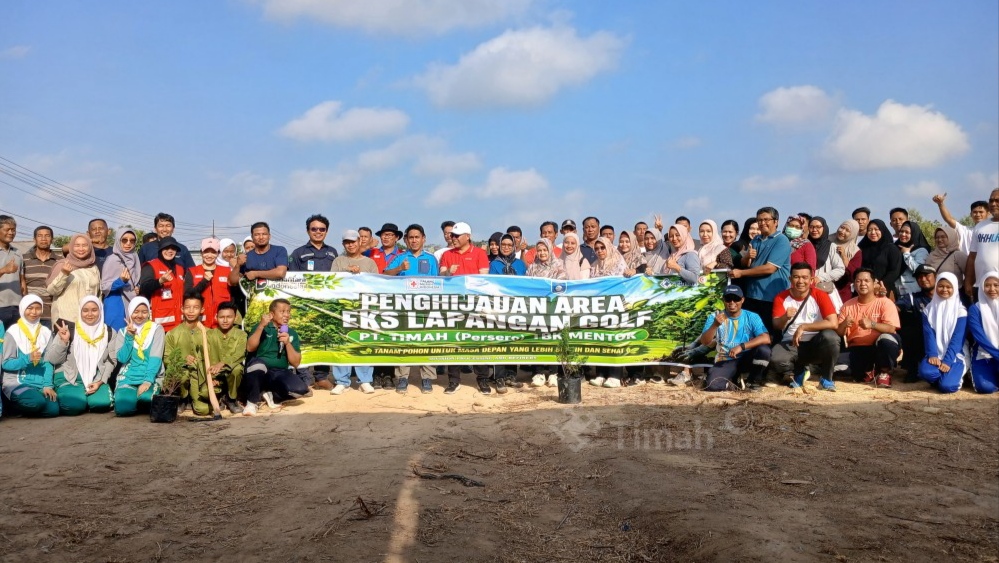 Usai Senam Sehat, PT Timah Lanjutkan Aksi Penghijauan di Eks Lapangan Golf 