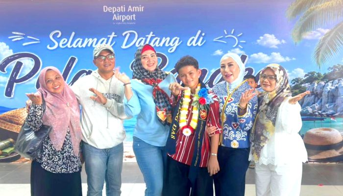 Tiba di Bandara, Bintang Dangdut Academy 8 Disambut Wabup Debby: Terus Semangat Raih Cita-Cita