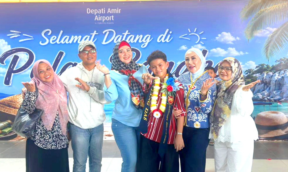 Tiba di Bandara, Bintang Dangdut Academy 8 Disambut Wabup Debby: Terus Semangat Raih Cita-Cita